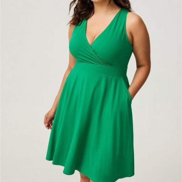 Torrid 2X Surplice Skater Tank Mini Dress in Jelly Bean Kelly Green NWT - Picture 2 of 5